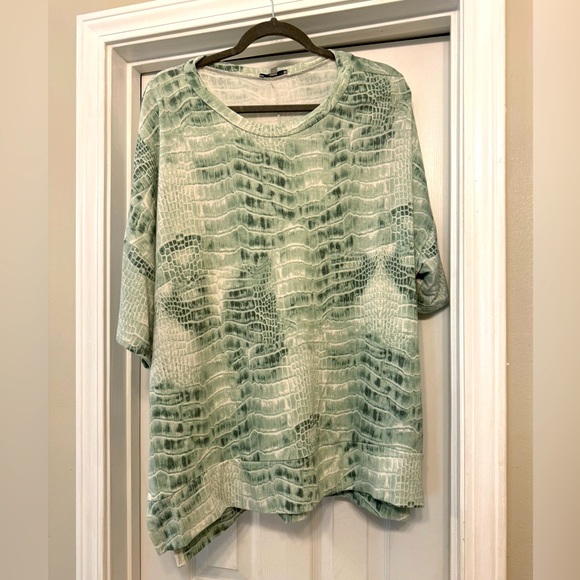 White birch green snake print top - Picture 1 of 3